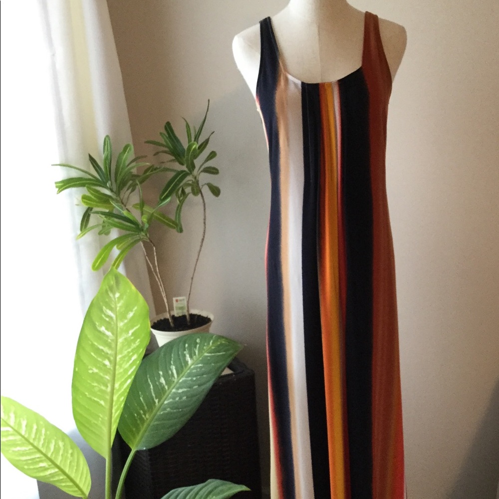 Glamour 🛍 Multi-colored Maxi Dress.